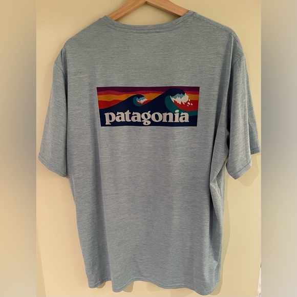 Patagonia Men’s T-Shirt XL Light Blue with Graphic Surf Logo Great for Beach - Picture 5 of 11